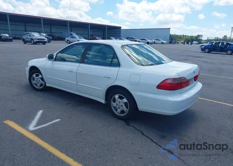 2000 Honda Accord 2.3 Ex from USA, damaged, VIN 1HGCG5661YA007791